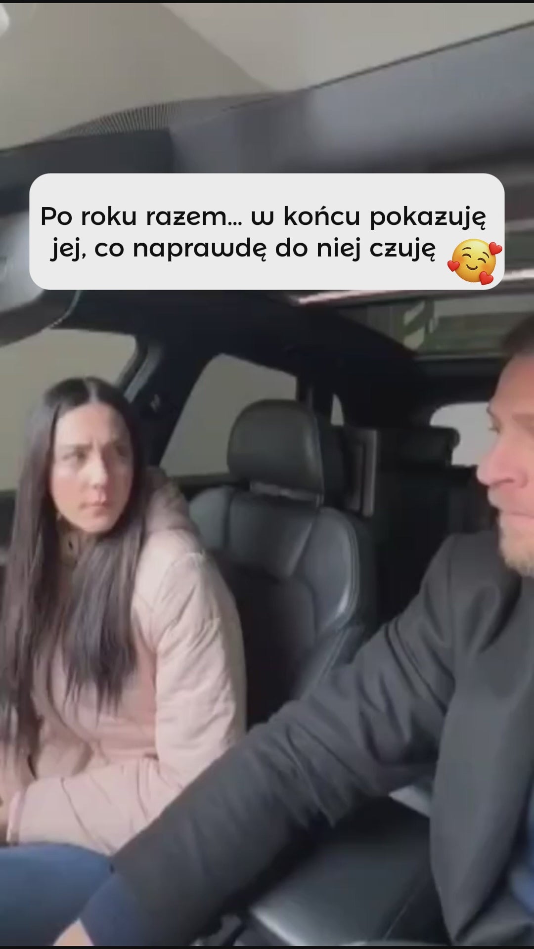 Załaduj film: <p>Piosenka, która zaczęła się od żartu, a skończyła się łzami wzruszenia. 💫<br/>Tomasz stworzył ją dla Agnieszki z uśmiechem, z serca, by powiedzieć „kocham Cię” w najpiękniejszy sposób, jaki zna: w rytmie ich wspólnej historii. ❤️🎶</p>